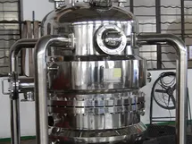 Stainless steel filter unit coated with PFA to enhance corrosion resistance and non-stick properties